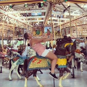 Meet your Posher, Lauren